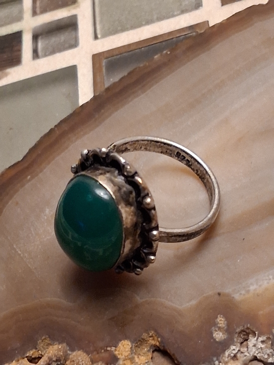 Green Oval Stone Silver-Accent Ring - Picture 3 of 7
